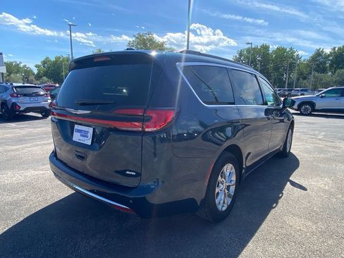Used 2022 Chrysler Pacifica Touring-L AWD/4WD image 7