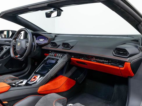 Used 2021 Lamborghini Huracan EVO RWD image 29