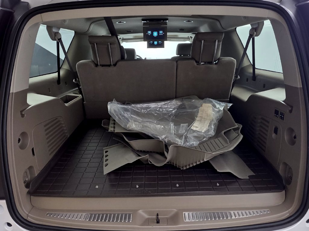 Used 2020 Chevrolet Suburban Premier w/ Premier 6.2L Value Package AWD/4WD image 18