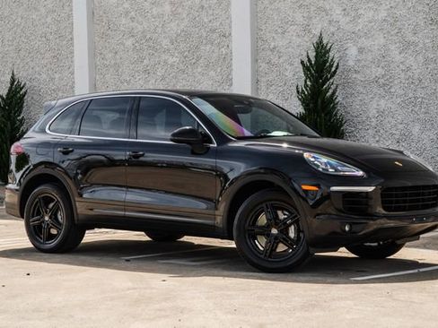 Used 2015 Porsche Cayenne S image 35