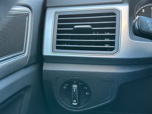 Used 2019 Volkswagen Atlas SE image 29