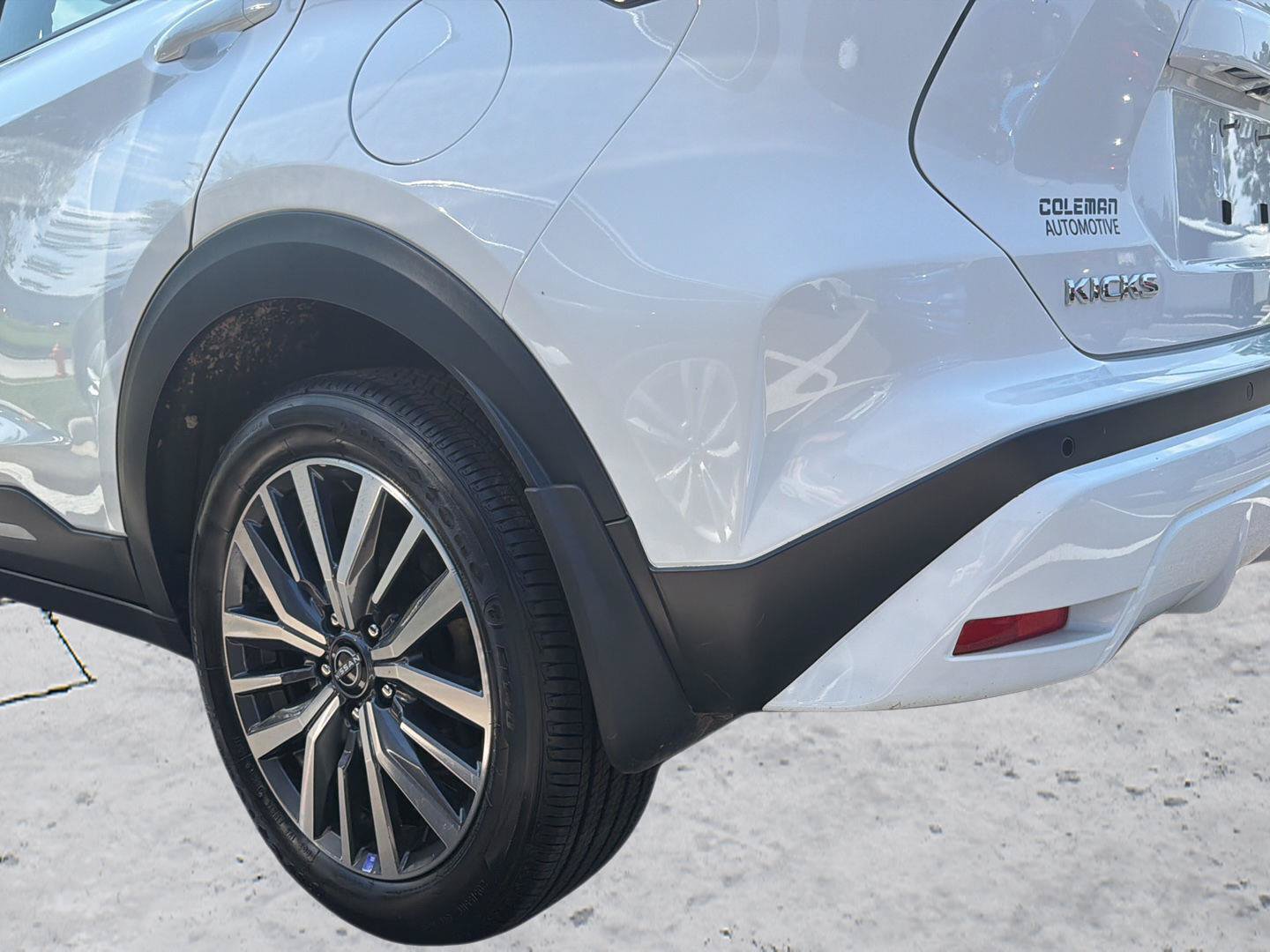 Used 2024 Nissan Kicks SR FWD image 19