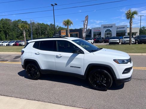 New 2026 Jeep Compass Latitude AWD/4WD image 3