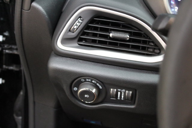 Used 2026 Chrysler Pacifica Select FWD image 15