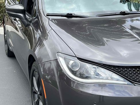 Used 2019 Chrysler Pacifica Limited w/ Advanced Safetytec Group FWD image 48