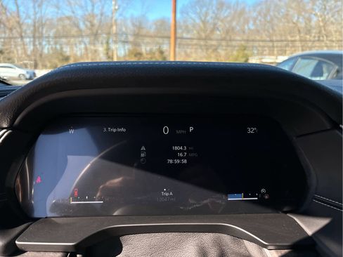 Used 2023 Jeep Grand Cherokee Limited image 14