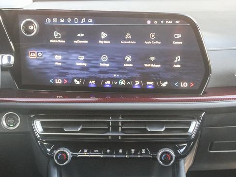 Used 2025 Chevrolet Traverse Z71 image 13