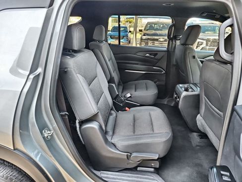 Used 2024 Chevrolet Traverse LT FWD image 21
