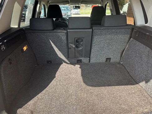 Used 2011 Volkswagen Tiguan S image 11