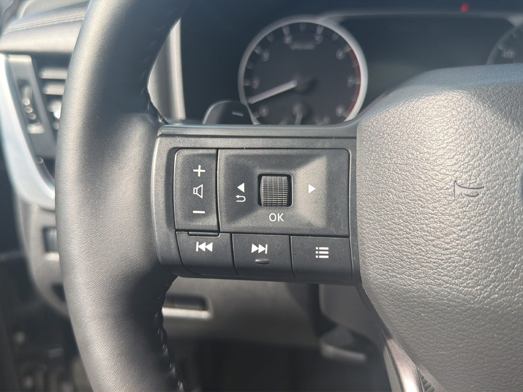Certified 2025 Nissan Rogue SV w/ SV Premium Package FWD image 43