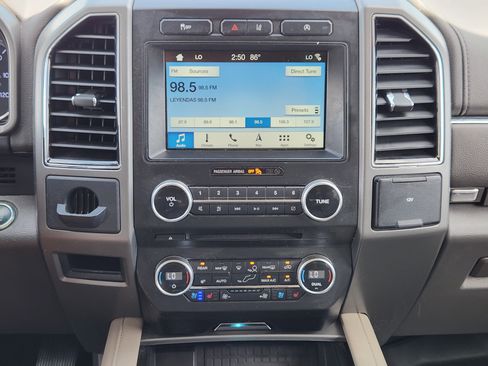 Used 2018 Ford Expedition XLT w/ Equipment Group 202A RWD image 17