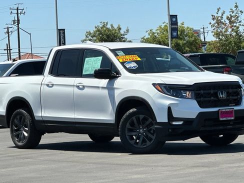 Used 2025 Honda Ridgeline Sport image 2