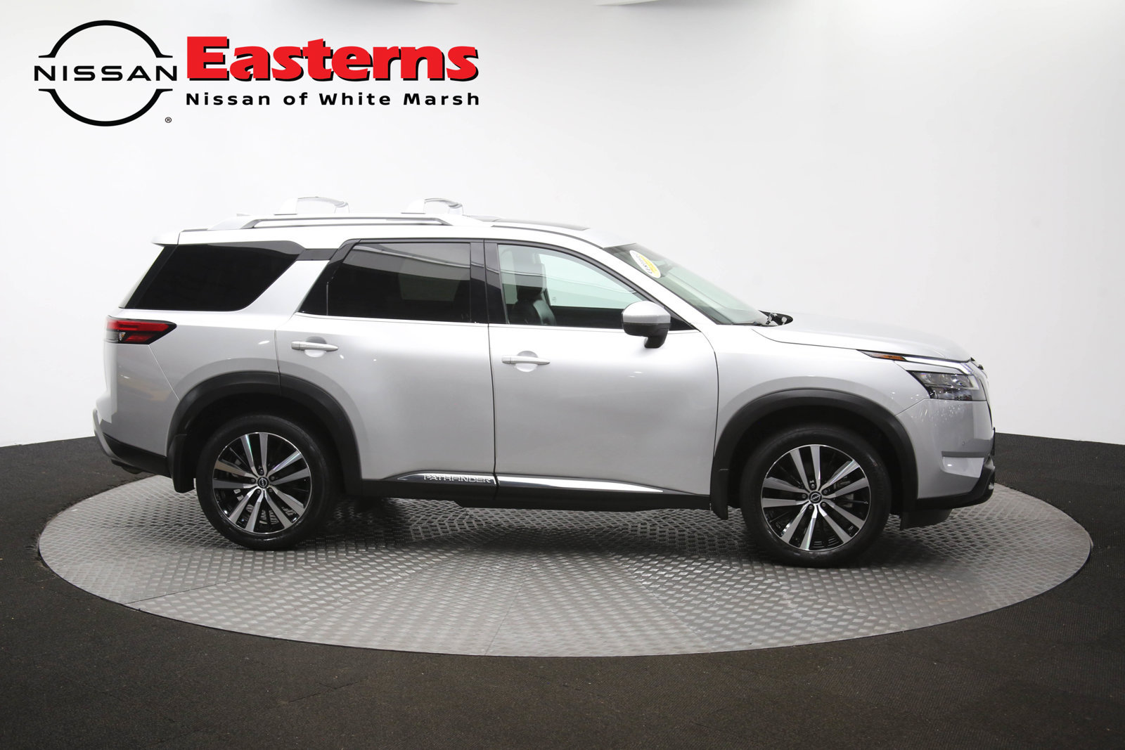 Used 2023 Nissan Pathfinder Platinum AWD/4WD image 44