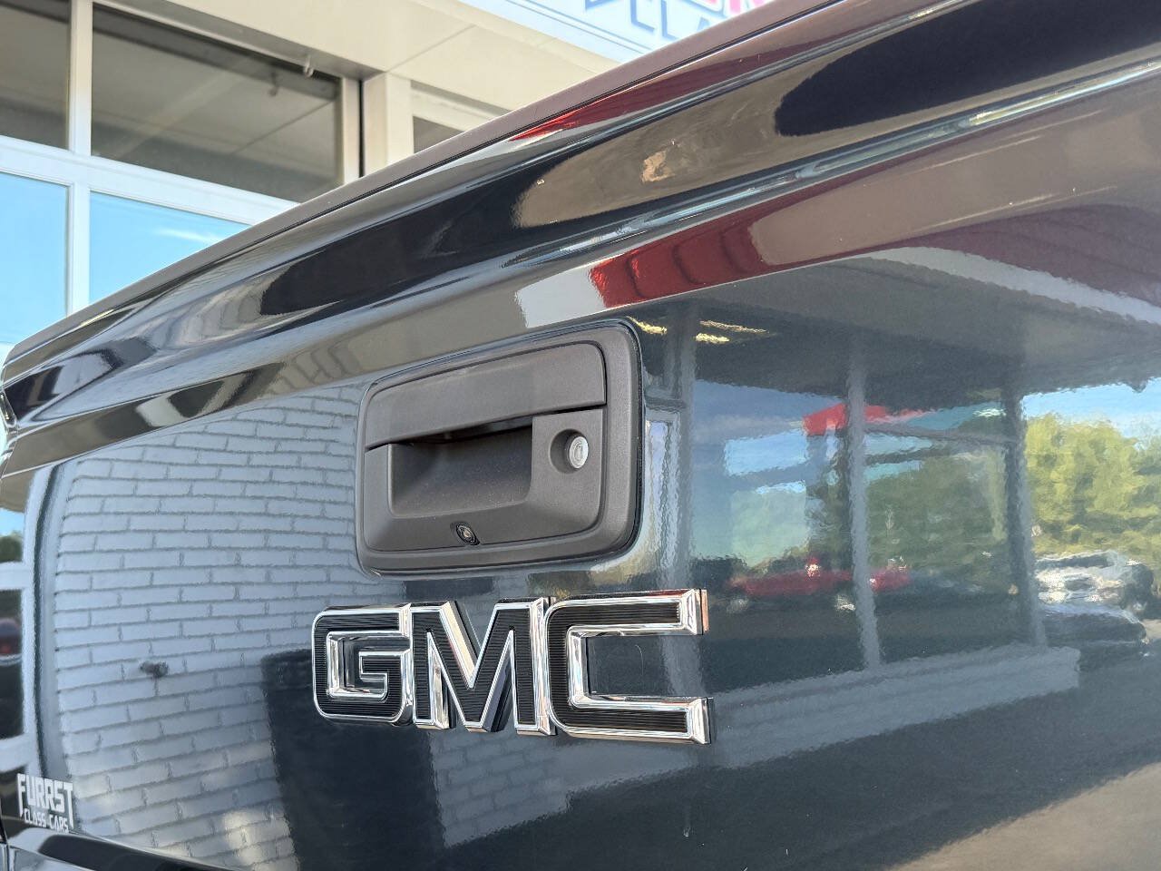 Used 2018 GMC Sierra 2500 Denali w/ Duramax Plus Package AWD/4WD image 9