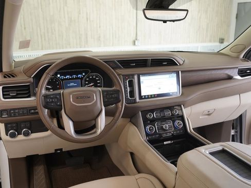 Used 2021 GMC Yukon Denali w/ Denali Premium Package AWD/4WD image 11