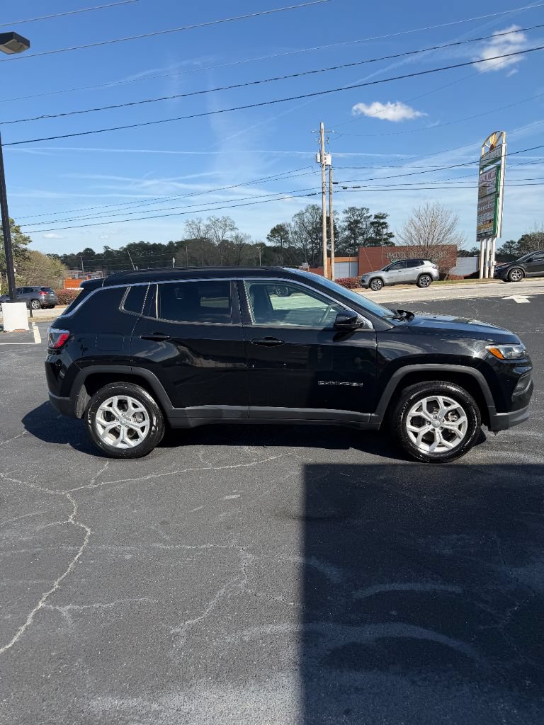 Used 2024 Jeep Compass Latitude AWD/4WD image 4