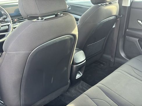 Used 2025 Hyundai Elantra SEL image 32