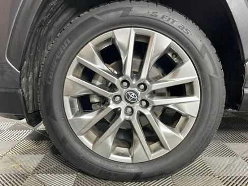Used 2020 Toyota RAV4 XLE Premium image 11