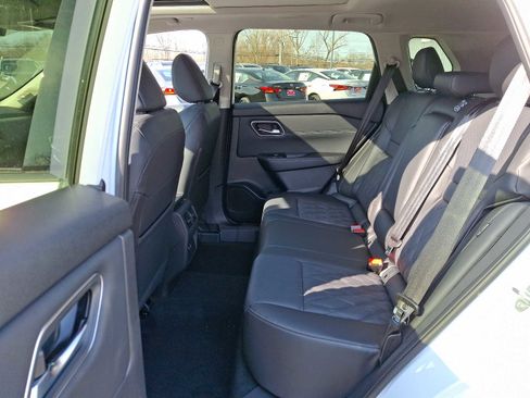New 2025 Nissan Rogue Platinum image 10