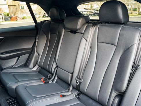 Used 2021 Audi Q8 Premium Plus w/ Premium Plus Package image 16