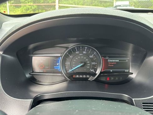 Used 2018 Ford Explorer XLT w/ Equipment Group 202A AWD/4WD image 16