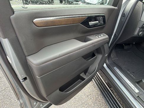 New 2026 Chevrolet Suburban High Country AWD/4WD image 15