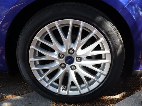 Used 2014 Ford Focus Titanium FWD image 43