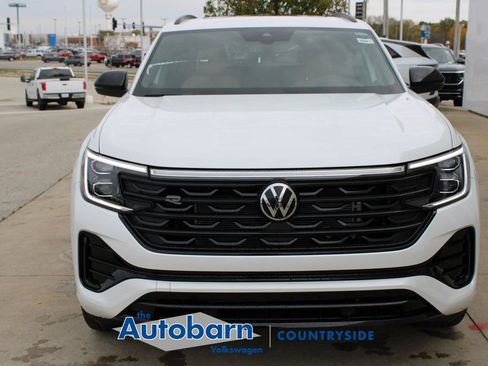 Used 2026 Volkswagen Atlas Cross Sport SEL R-Line AWD/4WD image 2