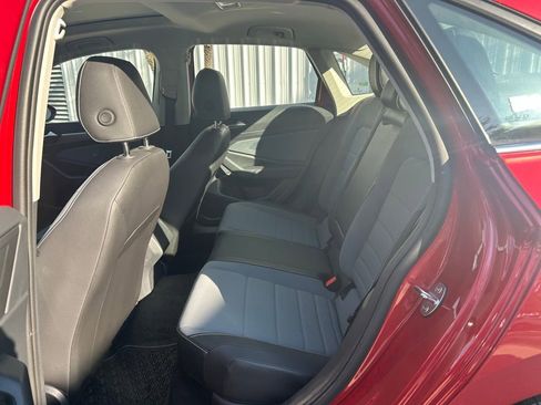 Used 2025 Volkswagen Jetta SE w/ Sunroof Package image 41