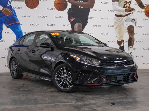 Used 2024 Kia Forte GT-Line w/ GT-Line Premium Package image 2