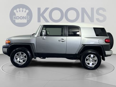 Used 2010 Toyota FJ Cruiser 4WD image 7