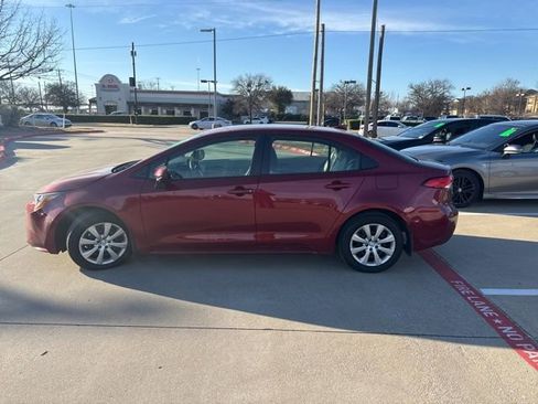 Used 2025 Toyota Corolla LE image 6