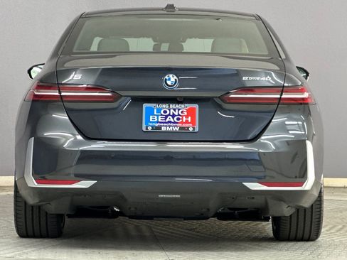 Certified 2024 BMW i5 eDrive40i w/ Premium Package image 9