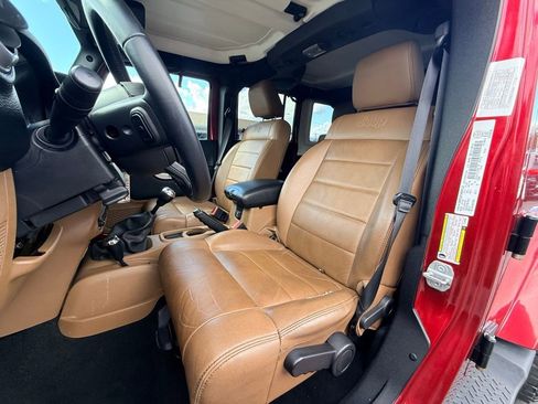 Used 2012 Jeep Wrangler Unlimited Sahara w/ Max Tow Pkg image 17