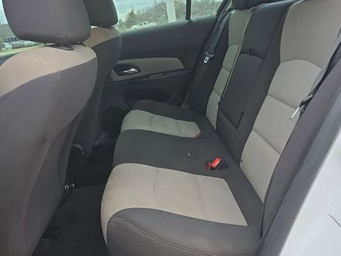 Used 2014 Chevrolet Cruze LS image 9