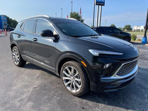 Used 2025 Buick Encore GX Avenir AWD/4WD image 2
