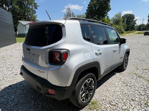 Used 2017 Jeep Renegade Trailhawk AWD/4WD image 5