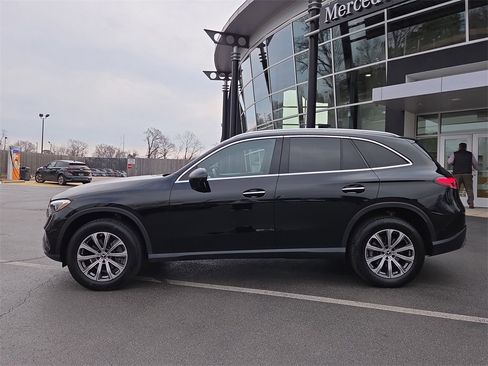 Used 2023 Mercedes-Benz GLC 300 4MATIC image 2