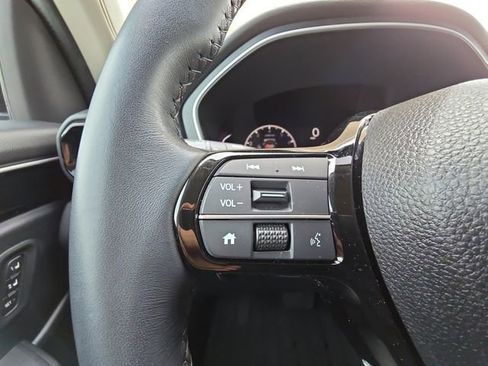 Used 2025 Honda Pilot Touring image 11