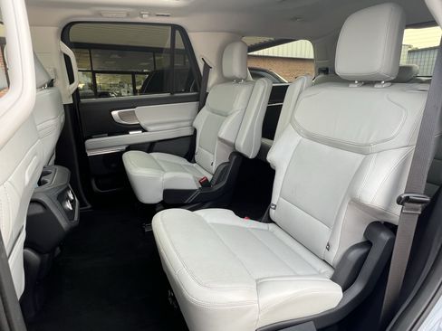 Used 2025 Ford Expedition Platinum AWD/4WD image 20