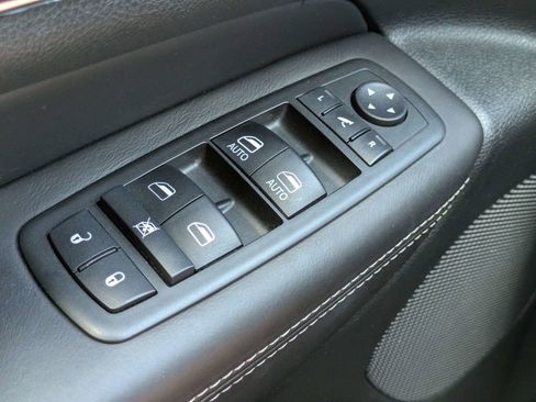 Used 2014 Jeep Grand Cherokee Overland image 23