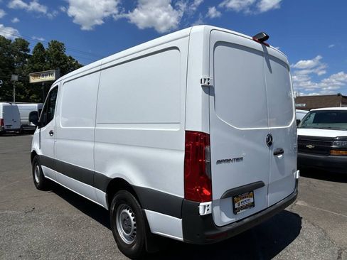 Used 2022 Mercedes-Benz Sprinter 1500 image 4