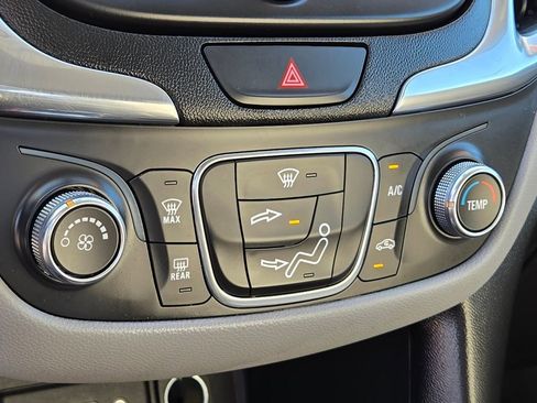 Used 2021 Chevrolet Equinox LS w/ LPO, Blackout Package FWD image 21