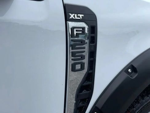 Used 2024 Ford F250 XLT w/ FX4 Off-Road Package AWD/4WD image 10