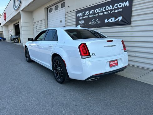 Used 2019 Chrysler 300 S image 7
