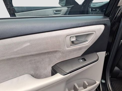 Used 2016 Toyota Camry XSE w/ Moonroof Package FWD image 8