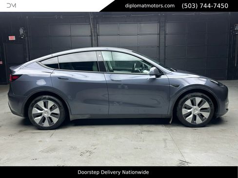 Used 2022 Tesla Model Y Long Range image 6