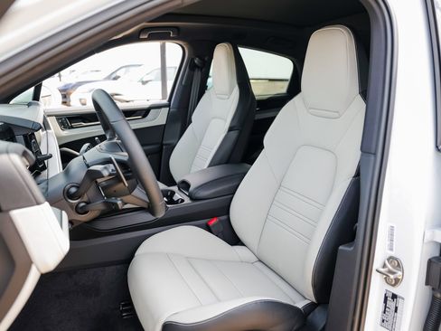 New 2025 Porsche Cayenne S image 5