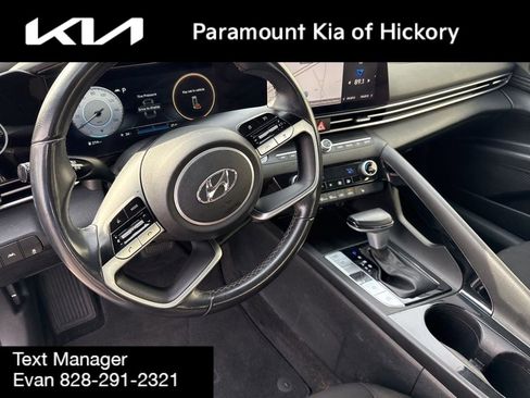 Used 2023 Hyundai Elantra SEL w/ Convenience Package image 18
