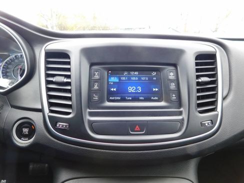 Used 2015 Chrysler 200 Limited w/ Convenience Group FWD image 10